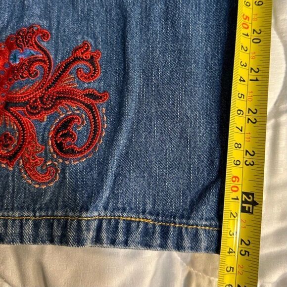 Coral Collection Size 10 Inseam 25 inches Capri with Embroidery - Picture 7 of 12